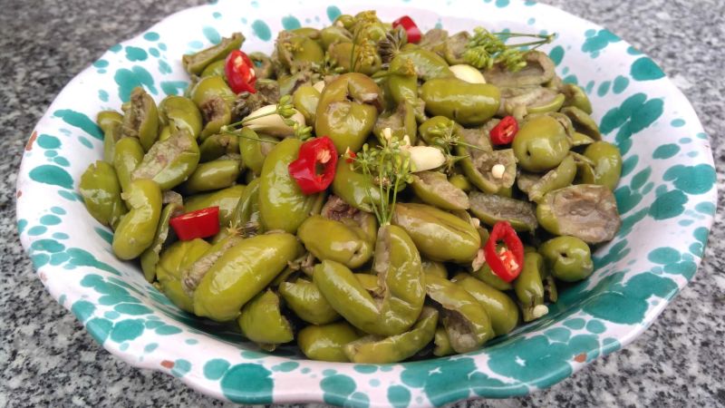 oliveinpiatto4 scaled 4671f15f - Le olive "ammaccate" di Cleto - 1 Le olive “ammaccate” di Cleto