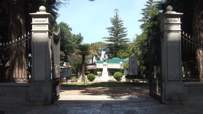 villa comunale reggio calabria scaled 4988658e - A Reggio Calabria tre donne che hanno fatto la storia - 1 A Reggio Calabria tre donne che hanno fatto la storia