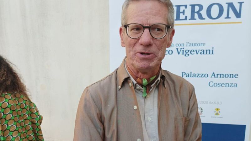 734bffc2 fb2e 4ac1 89de 6ccf319499ee e1685789638204 4a489810 - Dopo l'arrivo di Peter Cameron a Cosenza si avvia alla conclusione il Premio Sila - 1 Dopo l’arrivo di Peter Cameron a Cosenza si avvia alla conclusione il Premio Sila