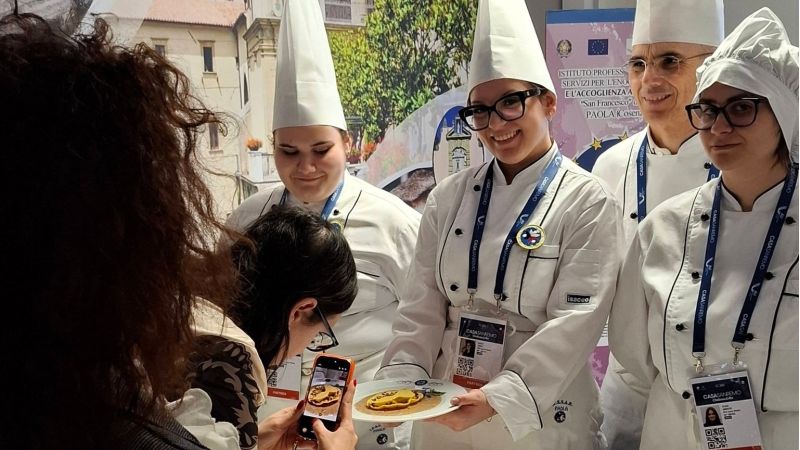 Paola Alberghiero Sanremo 5 b 4bb457cc - Il raviolo Calabria vince il Mestolo d'Oro al Fuori Festival di Sanremo - 1 Il raviolo Calabria vince il Mestolo d’Oro al Fuori Festival di Sanremo