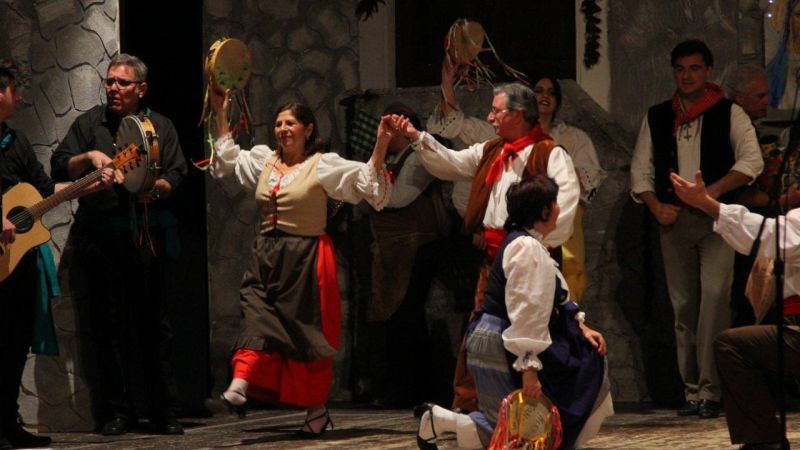 foto gala 2 IMG 4978 4b504c8e - Carnevale di Castrovillari, anche i gruppi di Albania e Serbia al “Gran galà del folklore” - 1 Carnevale di Castrovillari, anche i gruppi di Albania e Serbia al “Gran galà del folklore”
