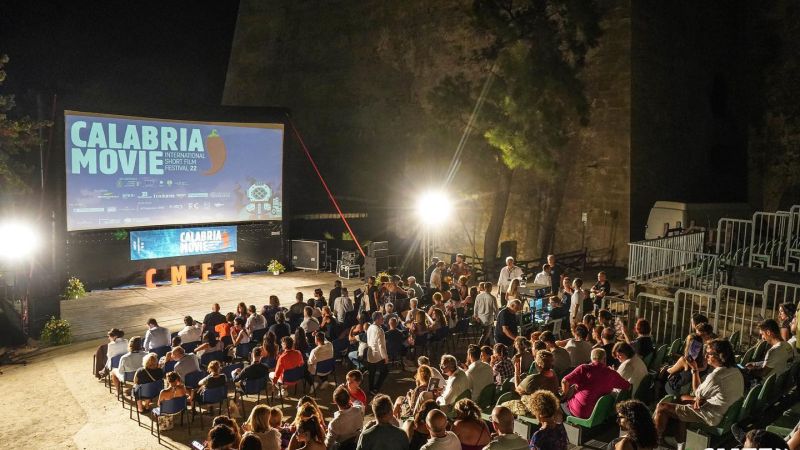 Calabria Movie Film Festival 2022 5174f230 - Calabria Movie Short Film, svelato il manifesto della VI edizione - 1 Calabria Movie Short Film, svelato il manifesto della VI edizione