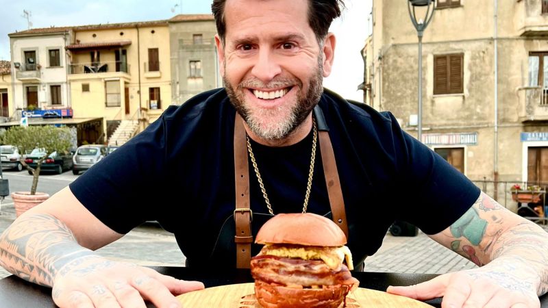 Vittorio Gucci ad Altomonte 55047ccb - Food Network fa tappa in Calabria: arrivano le telecamere del Panino Perfetto - 1 Food Network fa tappa in Calabria: arrivano le telecamere del Panino Perfetto