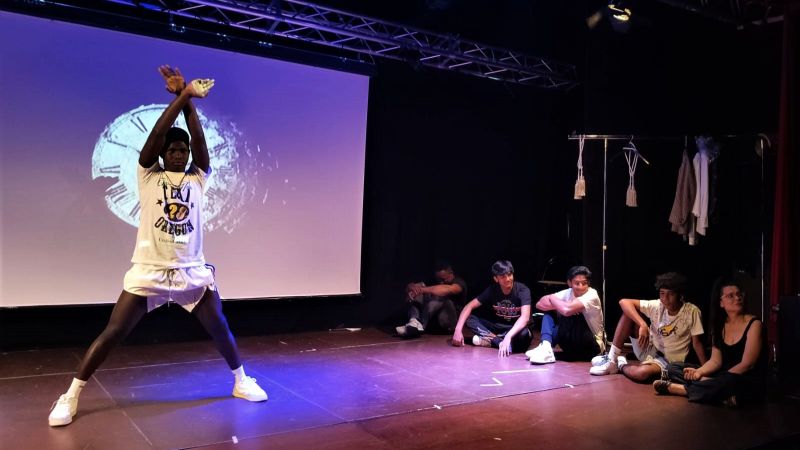 WhatsApp Image 2023 12 24 at 16.29.33 55519232 - “Il giro del mondo in 80 giorni in Calabria”: un viaggio teatrale e formativo - 1 “Il giro del mondo in 80 giorni in Calabria”: un viaggio teatrale e formativo