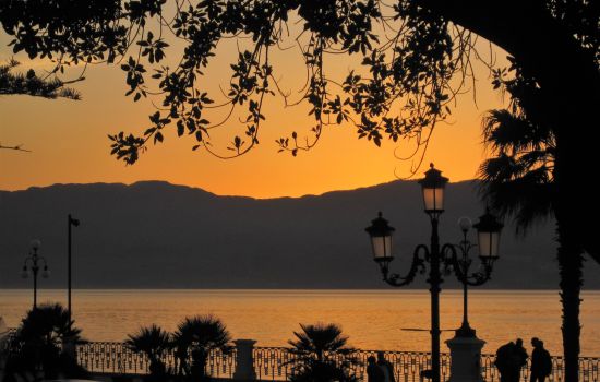 Lungomare Falcomata di Reggio Calabria tramonto sullo Stretto di Messina scaled 5709b02d - Meraviglie di Calabria - 45