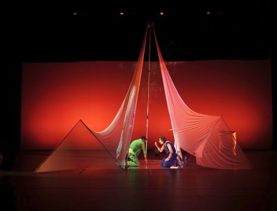 Il sipario del TAU si alza per accogliere lil duo Flavia Mastrella e Antonio Rezza