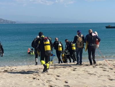 Baia di Soverato, fondali puliti con l’iniziativa di Ambiente Mare Italia
