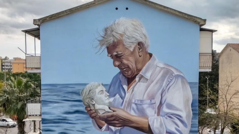 Crotone, i quartieri periferici ridisegnati dalla street art di KRIU