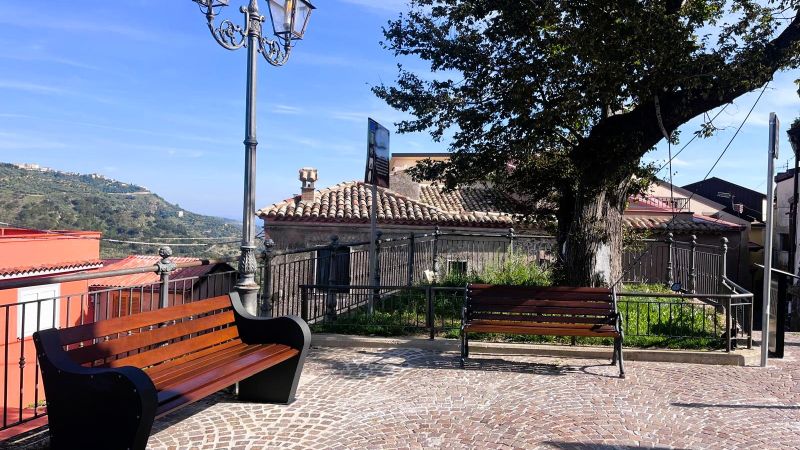 Montepaone illumina l’ultimo Albero della Libertà d’Italia