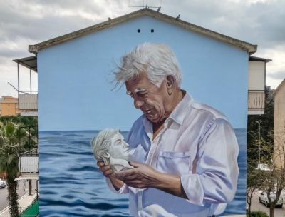 Crotone, i quartieri periferici ridisegnati dalla street art di KRIU