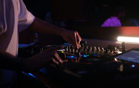 Dj disco serata scaled 5d2c9b4f - Meraviglie di Calabria - 1