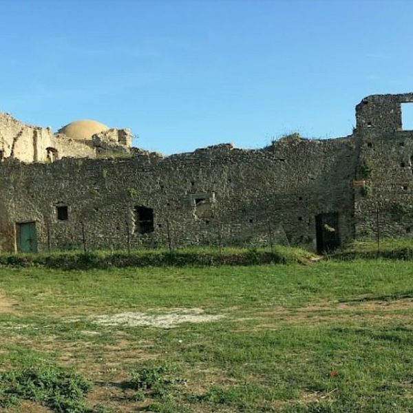 Quell’antico convento dei Minimi che domina Roccabernarda
