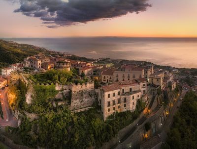 Castello Belvedere copia e1688400313734 5f705e5f - Home - 33 Calabria, le reliquie di San Valentino per tutte le promesse d’amore