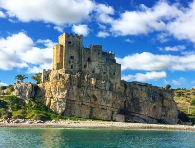 Castrum Petrae Roseti, storia e leggende attorno al maniero di Roseto