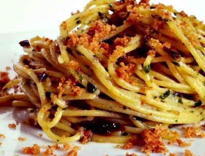 A casa o agriturismo, sulle tavole dei calabresi solo cibi della tradizione