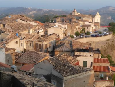 I Carafa di Roccella, 15 volumi per la storia della Calabria meridionale
