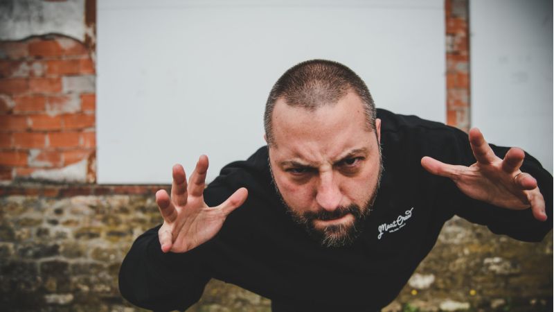 GAM 2310 Gaia Menchicchi scaled 68c433ce - Musica, il primo disco italiano del 2025 è del reggino Mad Simon - 1 Musica, il primo disco italiano del 2025 è del reggino Mad Simon