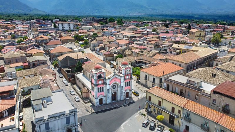 Taurianova Chiesa Matrice Maria SS delle Grazie %C2%A9 Filippo Andreacchio Lamorfalab Studio Creativo 6ba68264 - Una bottega d'arte a cielo aperto: "Taurianova Legge"... e si prepara all'Infiorata - 1 Una bottega d’arte a cielo aperto: “Taurianova Legge”… e si prepara all’Infiorata