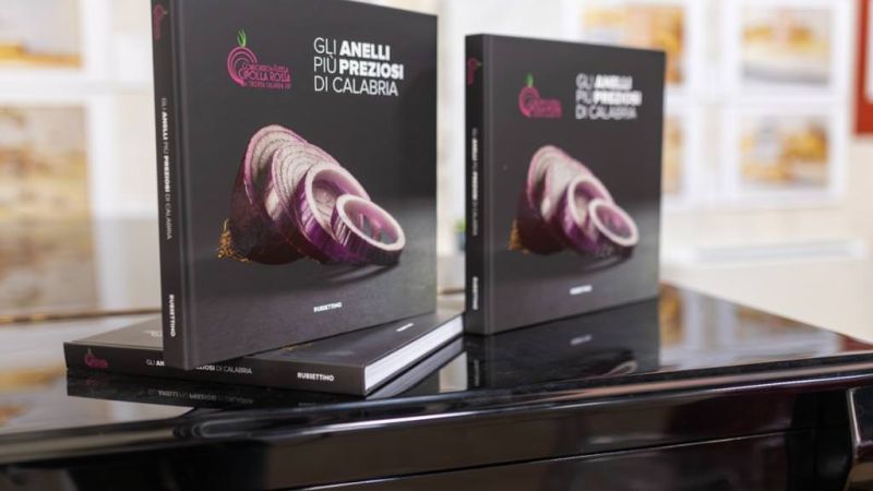 GLIANELLIPIUPREZIOSIDICALABRIA CHEF 5 6ce56aa5 - Pagine del Made in Calabria: ecco gli chef che firmano l'IGP della Cipolla Rossa di Tropea - 1 Pagine del Made in Calabria: ecco gli chef che firmano l’IGP della Cipolla Rossa di Tropea