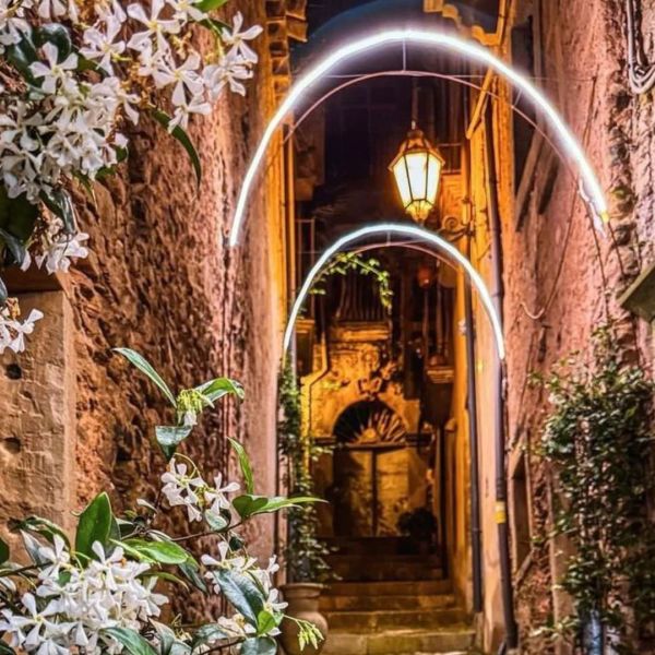Fuscaldo: il “borgo dei cento portali” vista mare [FOTO]