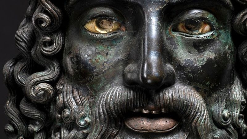 Bronzi di Riace Statua A Foto %C2%A9 Luigi Spina 2 a 70cdb46b - Perfetti (s)conosciuti: c'è una storia diversa per i Bronzi di Riace? - 1 Perfetti (s)conosciuti: c’è una storia diversa per i Bronzi di Riace?