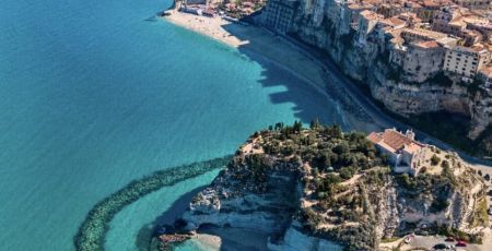 Tropea dallalto evidenza 1 e1712657010259 7504aa92 - Meraviglie di Calabria - 1