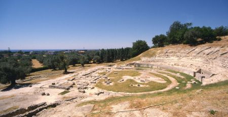 Locri Epizefiri Teatro Greco cover Ph Sandro Baldi CC BY SA 4.0 79daf9dc - Meraviglie di Calabria - 7