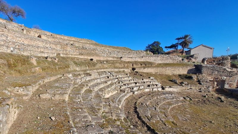 Progetto senza titolo 37 7936f1c3 - L'estate al Parco Archeologico di Scolacium: aperto anche i lunedì - 1 L’estate al Parco Archeologico di Scolacium: aperto anche i lunedì