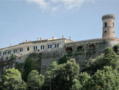 Caccuri: viaggio in cima al silenzio tra storia, torri e meraviglia