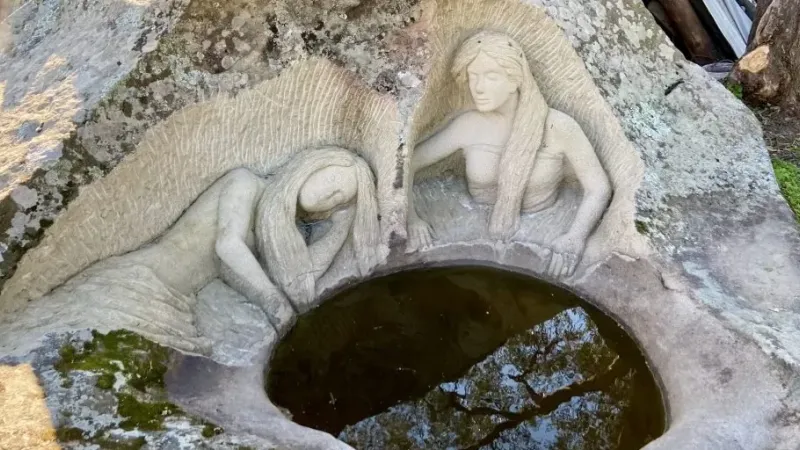 Le Sirene Dormienti 1024x576 1 e1715188291635 7c08d4a5 - A Sant’Agata del Bianco tra leggende e sculture - 1 A Sant’Agata del Bianco tra leggende e sculture