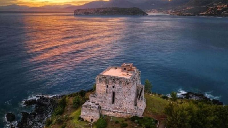 Torre di Crawford al tramonto 1024x859 1 7c2904cd - A San Nicola Arcella, la Torre Saracena dove soggiornò Francis Marion Crawford - 1 A San Nicola Arcella, la Torre Saracena dove soggiornò Francis Marion Crawford