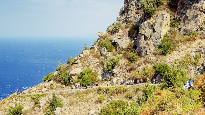 Costa Viola, una emozionante escursione dove la terra sembra precipitare sul mare