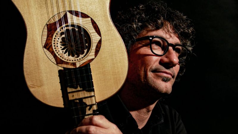“Onde d’Urto” dalla chitarra battente di Francesco Loccisano