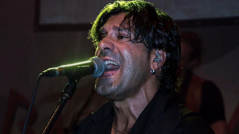 Roberto Bozzo 6 8021261b - Il cantautore cosentino Roberto Bozzo ottiene il “Premio Eccellenze Mediterranee per la Musica d’Autore” - 1 Il cantautore cosentino Roberto Bozzo ottiene il “Premio Eccellenze Mediterranee per la Musica d’Autore”