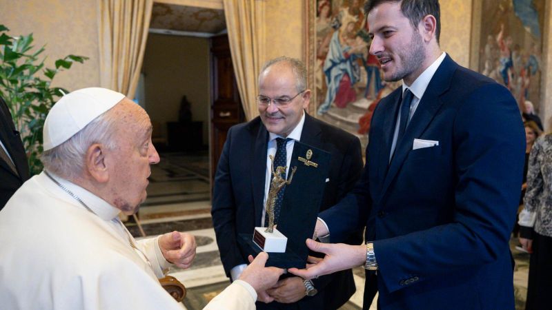 Affidato papa francesco 865779c8 - Roma, Michele e Antonio Affidato presentano l’arte orafa e scultura - 1 Roma, Michele e Antonio Affidato presentano l’arte orafa e scultura