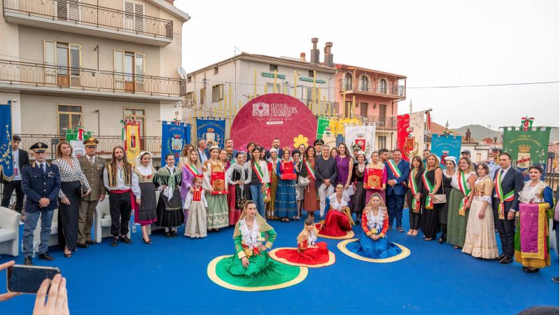 11 88d80f48 - Turismo delle Radici: il valore della "pacchiana" di Motta San Giovanni - 1 Turismo delle Radici: il valore della “pacchiana” di Motta San Giovanni