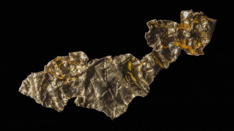 lamine doro Parco archeologico di Sibari 88ae4408 - Le lamine d'oro ritrovate nella tomba 22.1 a Sibari - 1 Le lamine d’oro ritrovate nella tomba 22.1 a Sibari