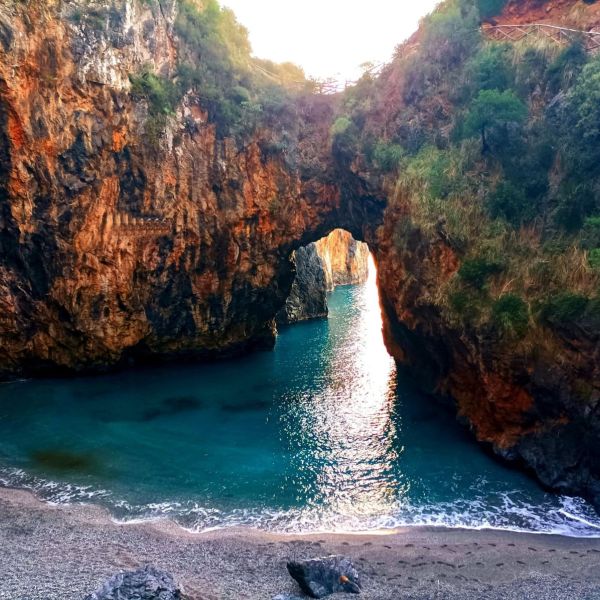 Bandiera blu alla spettacolare spiaggia Arcomagno di San Nicola Arcella