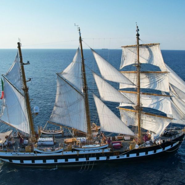 La custode del vento, la nave scuola Palinuro a Reggio Calabria