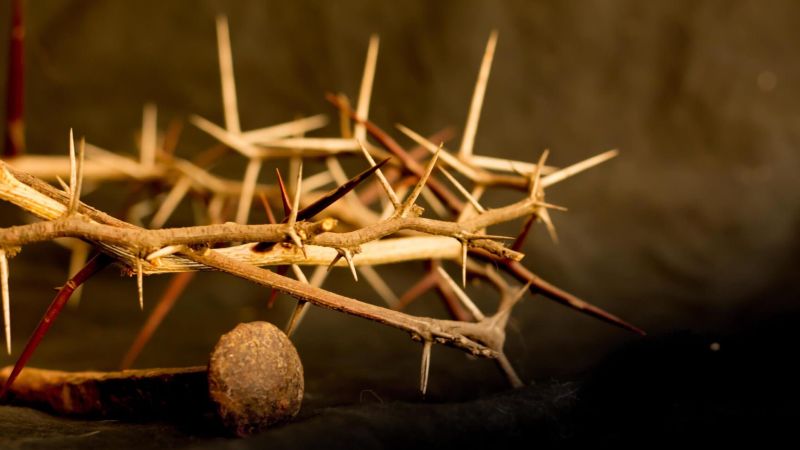 18063555 corona di spine e chiodi simboli di il cristiano crocifissione nel pasqua gratuito foto scaled e1711624350997 8c780c09 - Settimana Santa in Calabria, la sacralità entra nel vivo - 1 Settimana Santa in Calabria, la sacralità entra nel vivo