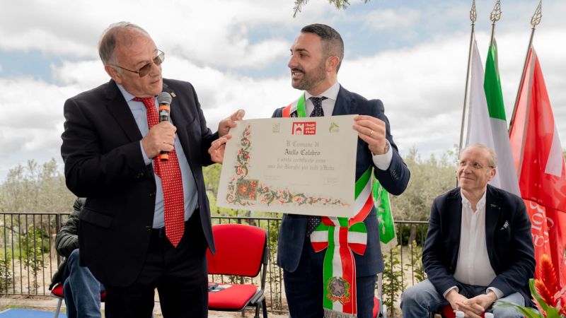 Festa grande ad Aiello Calabro per la Bandiera dei Borghi più Belli d’Italia