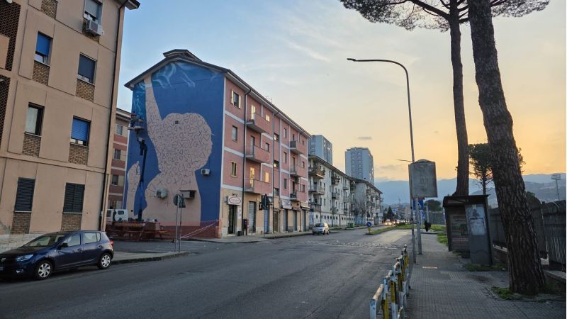 A Cosenza nuovo murale di Gulìa Urbana contro la violenza di genere