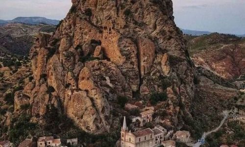 Pentedattilo.min cfa6661d 8eb069ee - Meraviglie di Calabria - 10