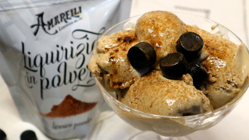GELATO ALLA LIQUIRIZIA Senza GELATIERA Ricetta Facile e1706193354230 8f375201 - Gelato alla liquirizia, Amarelli protagonista al Sigep di Rimini - 1 Gelato alla liquirizia, Amarelli protagonista al Sigep di Rimini
