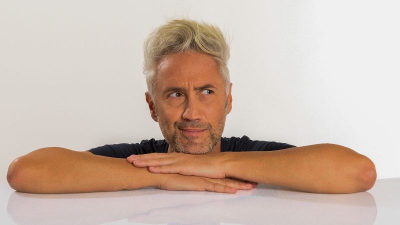Vincenzo Schettini 1 scaled e1709648501742 9149c96d - La fisica che piace, a Rende le lezioni show del prof da milioni di follower - 1 La fisica che piace, a Rende le lezioni show del prof da milioni di follower