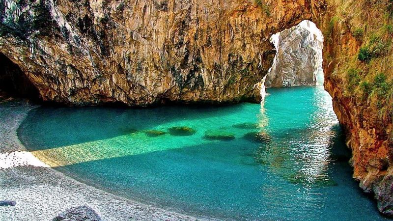 spiaggia dellarco magno 2 1024x768 1 95bd9e3a - Le bellezze di Calabria e Trentino Alto Adige viaggiano sui Frecciarossa - 1 Le bellezze di Calabria e Trentino Alto Adige viaggiano sui Frecciarossa