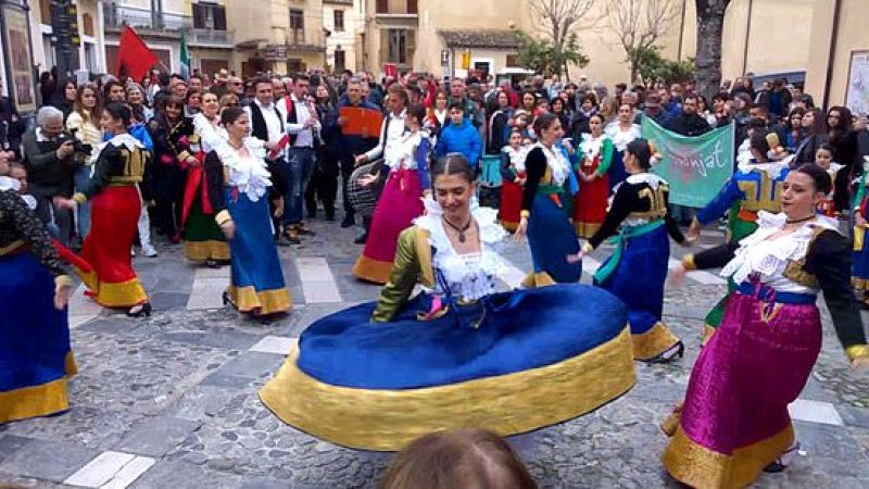 gruppo folk shqiponjat 9910f353 - Le Kalimere di passione - 1 Le Kalimere di passione