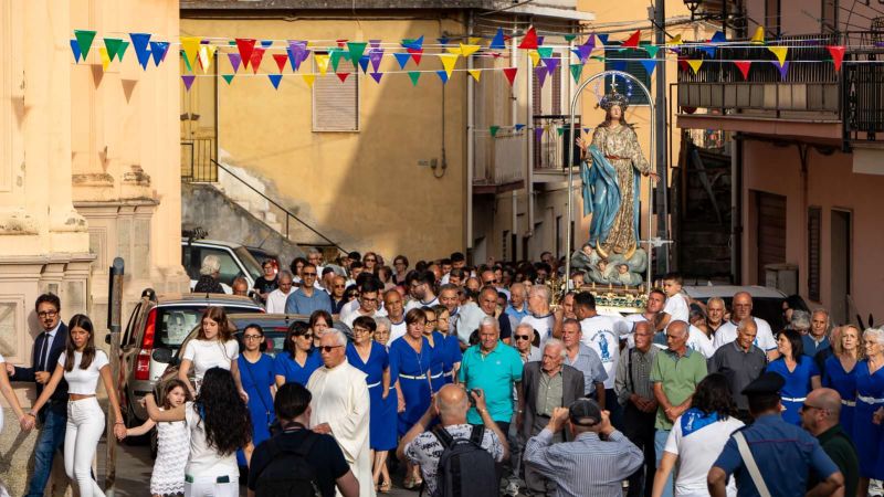 processione arasi 5 9991412d - Madonna Santissima di Arasì, la statua torna a casa in processione - 1 Madonna Santissima di Arasì, la statua torna a casa in processione