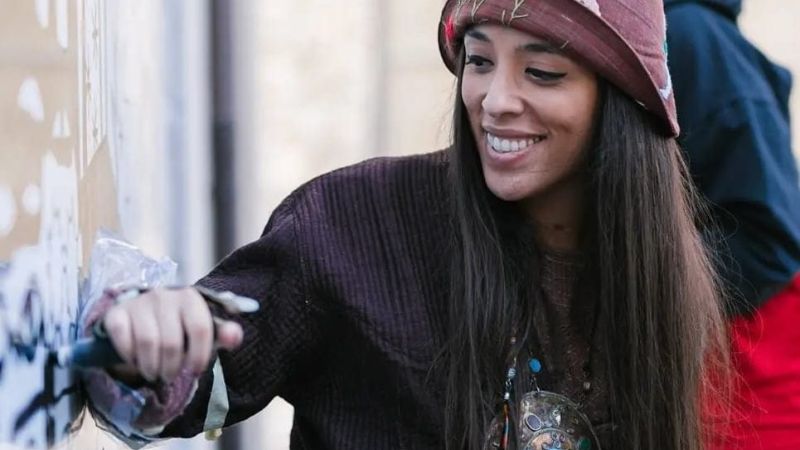 Cosenza, l’arte di Cecilia Sammarco dialogo tra simboli e comunità
