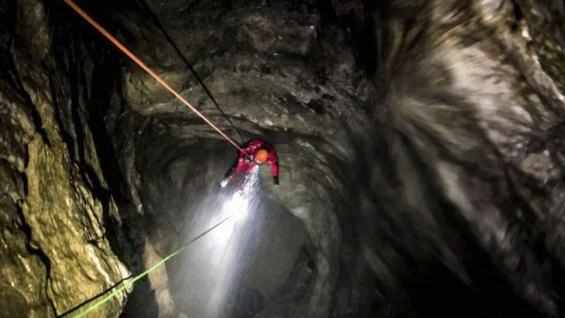 abisso del bifurto30%C2%A9gruppo speleo cudinipuli 9b460fad - L'ombelico del mondo, l'Abisso del Bifurto tra natura e mistero - 1 L’ombelico del mondo, l’Abisso del Bifurto tra natura e mistero